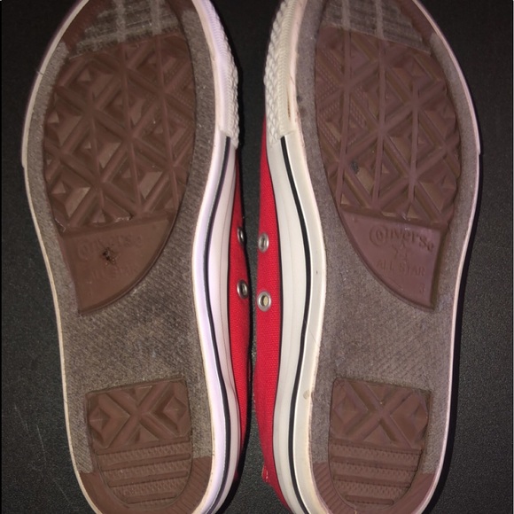 Red converse - Picture 3 of 4
